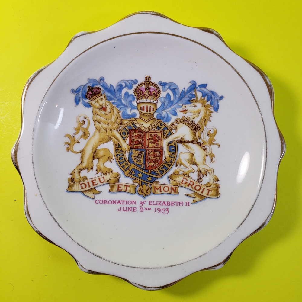 Coronation of Queen Elizabeth II Commemorative Plate - Vintage Collectible 1953